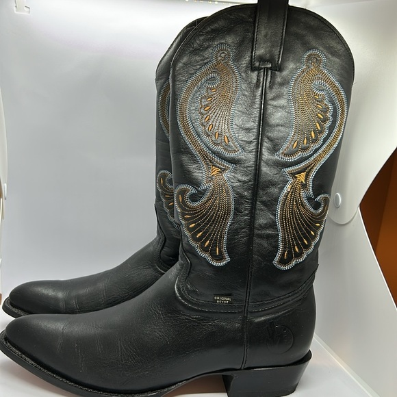 Black Leather Cowboy Boots with Embroidered Design - Picture 7 of 15